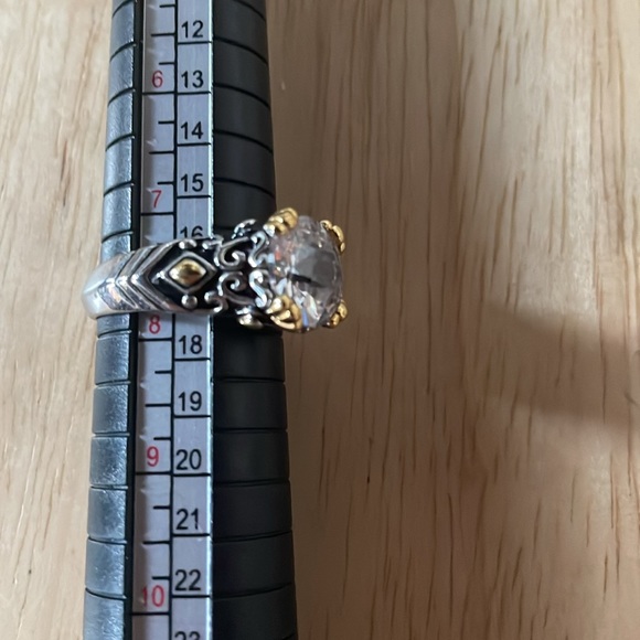 Never worn Premier Design ring size 7.5-8 - Picture 2 of 3